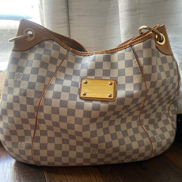 LOUIS VUITTON - Picture 2 of 5